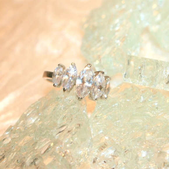 Vintage Sterling Silver Ring size 8 - Picture 7 of 8